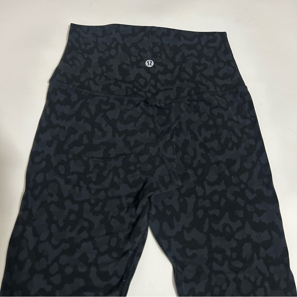 Lululemon Cheetah Print Black Leggings Size 4 High Rise Cropped